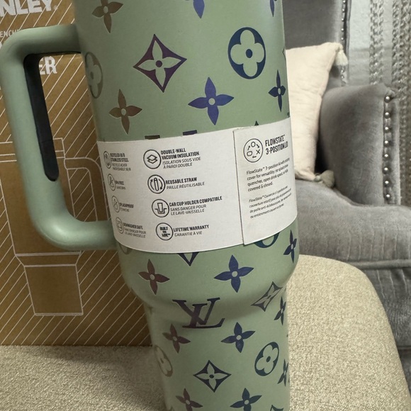 Stanley Flowstate Quencher Tumbler - Green with Multicolor Design - Picture 7 of 8